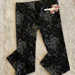 Classic Concepts Two Tone Floral Leggings  NWT  Ladies Size OS   Large